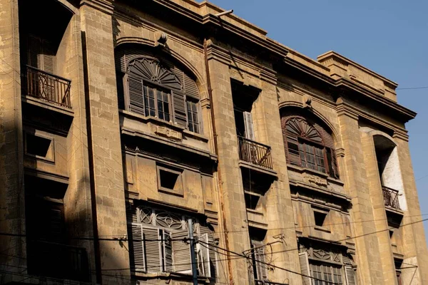 Vue Angle Bas Extérieur Vieux Bâtiment Rustique Pendant Lumière Jour — Photo