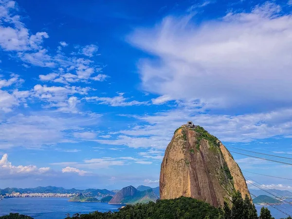 Une Vue Panoramique Montagne Sugarloaf Contre Ciel Nuageux Bleu Rio — Photo