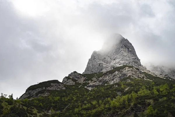 Μια Όμορφη Εικόνα Ενός Ορεινού Τοπίου Στο Wetterstein Γερμανία — Φωτογραφία Αρχείου