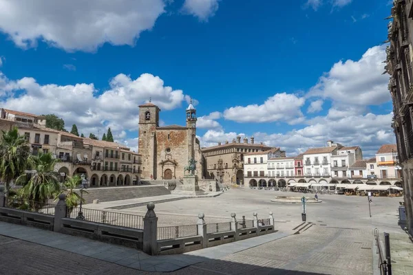 Hermoso Paisaje Plaza Mayor Trujillo Extremadura España Día Luminoso —  Fotos de Stock