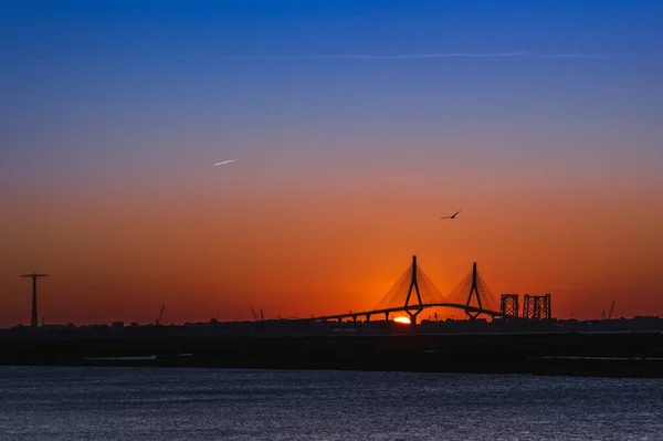 Silhouette Degli Usa Arthur Ravenel Bridge Sullivan Colorato Cielo Serale — Foto Stock