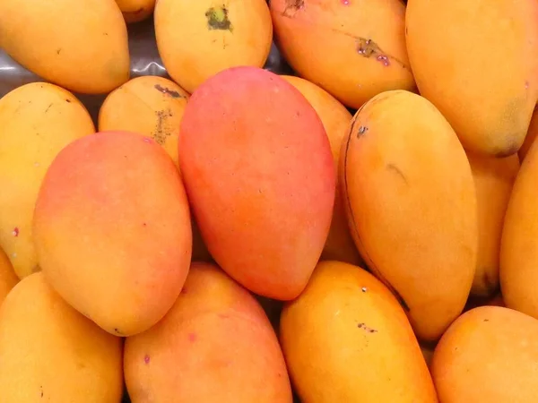 Närbild Färska Mango Ljuset Perfekt För Mat Koncept — Stockfoto
