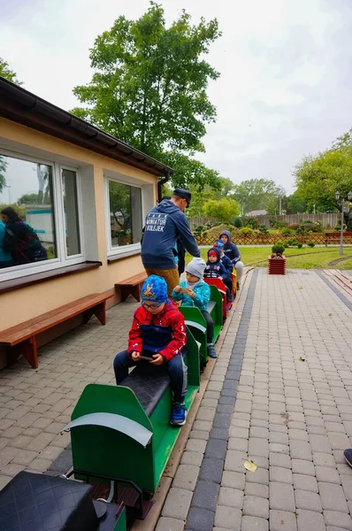 Dziwnow Poland Jun 2020 Man Kids Train Attraction Waiting Ride — Stock Photo, Image
