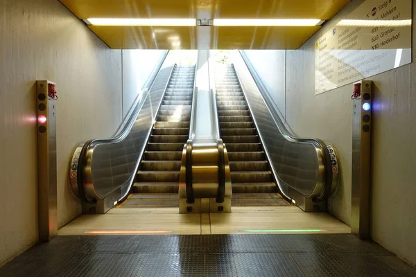 Empty Escalator Subway Underpass Daytime — Stock Photo, Image