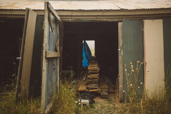 鉄その他の材料を貯蔵するための小屋 — ストック写真