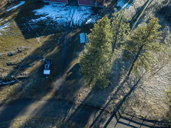 Luftaufnahme Eines Hauses Einer Waldlandschaft Sonnenlicht — Stockfoto