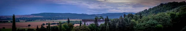 Ein Panoramabild Einer Festung Inmitten Eines Schönen Waldes Aufgenommen Einem — Stockfoto