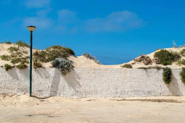 Lampa Místo Klidné Ulici Blízkosti Pláže Faro Portugalsko — Stock fotografie