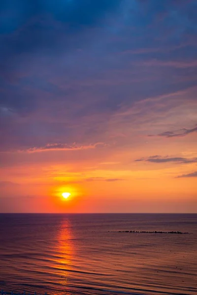 Eine Vertikale Aufnahme Des Sonnenuntergangs Von Florenz Strand Von Rimini — Stockfoto