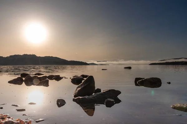 Sebuah Pemandangan Indah Formasi Batu Laut Damai Saat Matahari Terbenam — Stok Foto