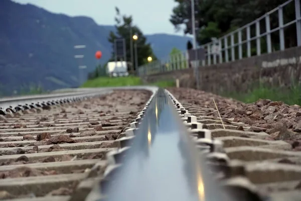 Een Close Opname Van Een Spoorweg — Stockfoto