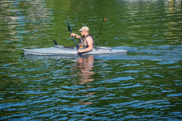 Morgantown Estados Unidos Junio 2020 Hombre Kayak Pesca Cheat Lake — Foto de Stock