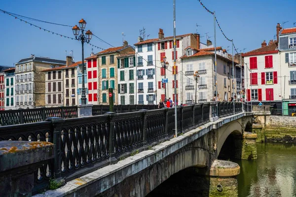 Met Bayonne Historische Stad Frankrijk Met Gebouwen Nive — Stockfoto