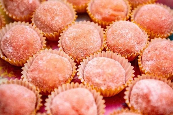 Primer Plano Los Dulces Tradicionales Brasileños Brigadeiros Rosa —  Fotos de Stock