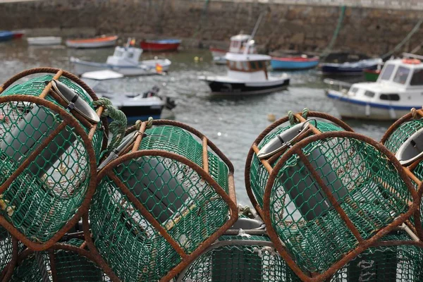 在港口堆放的龙虾或螃蟹篮陷阱的特写镜头 — 图库照片