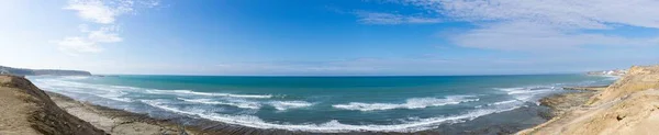 Panoramic Shot Sea Surrounded Rocks Sunlight Blue Sky — Stock Photo, Image