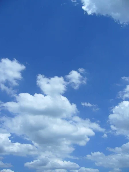 Cúmulo Branco Nuvens Céu Azul Brilhante — Fotografia de Stock