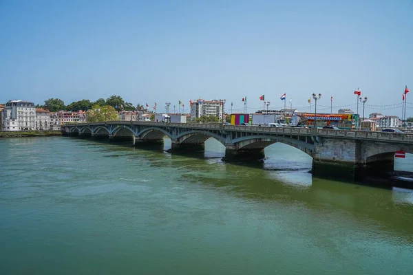 Bayona Ciudad Histórica Francia Con Edificios Río Nive —  Fotos de Stock