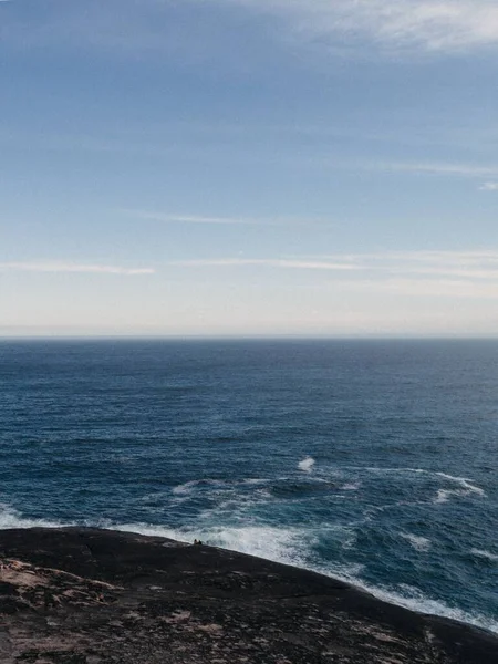 里约热内卢美丽的海景 有岩石和地平线 — 图库照片