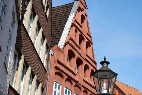Plan Angle Bas Vieux Bâtiments Dans Vieille Ville Lueneburg Allemagne — Photo