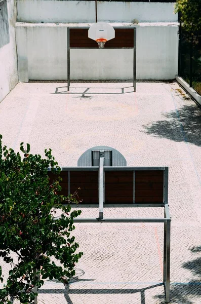 Tiro Vertical Una Cancha Baloncesto Hecha Hormigón — Foto de Stock