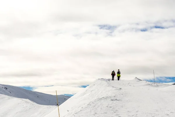 Uma Bela Paisagem Com Caminhantes Cume Nevado Sul Tirol Dolomitas — Fotografia de Stock