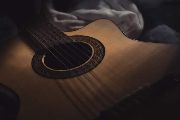 Tiro Alto Ângulo Uma Guitarra Com Belos Padrões — Fotografia de Stock