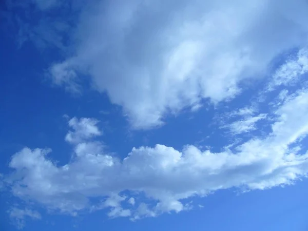 Belo Tiro Céu Azul Com Nuvens Brancas — Fotografia de Stock