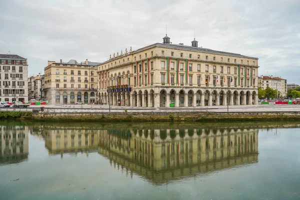 Bayona Ciudad Histórica Francia Con Edificios Río Nive —  Fotos de Stock