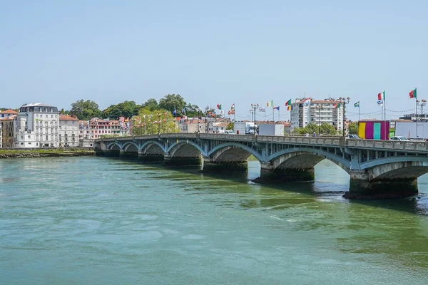 Bayonne Nive Nehri Nde Binaları Olan Tarihi Bir Şehir — Stok fotoğraf