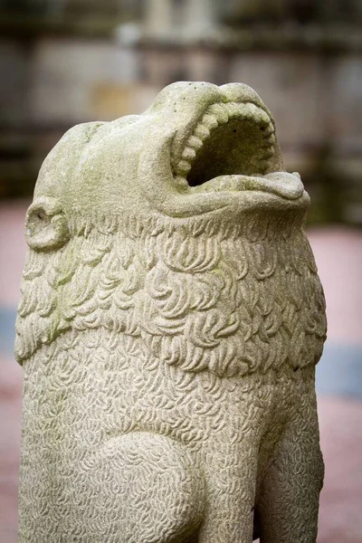 Vertical Closeup Shot Lion Sculpture Its Mouth Open Rosslyn Chapel — Stock Photo, Image