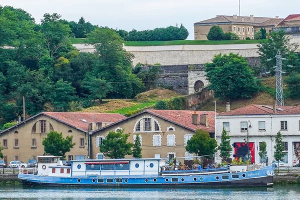 Bayonne Ville Historique France Avec Des Bâtiments Dans Rivière Nive — Photo