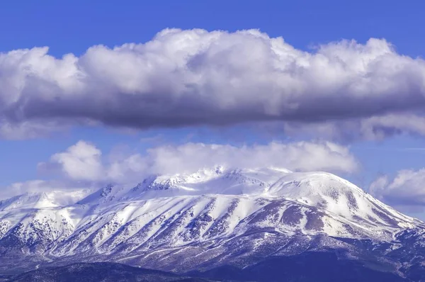 Aerial Beautiful Shot Mountain Covered Snow Cloudy Blue Sky — Stock Photo, Image