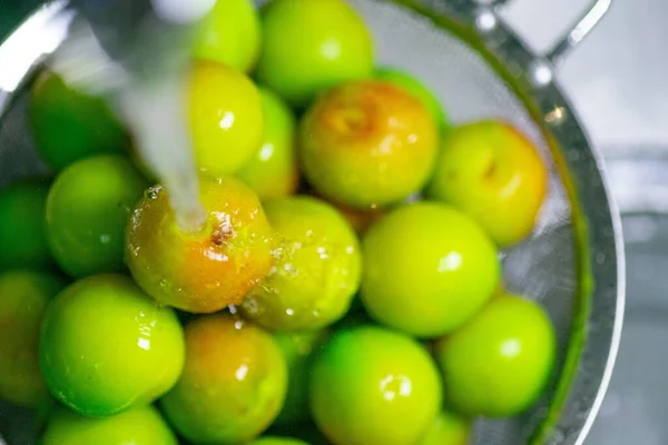 Gros Plan Processus Fabrication Vin Prune Japonais Umeshu Avec Des — Photo