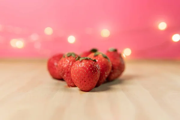 Verse Rode Aardbeien Een Houten Tafel — Stockfoto