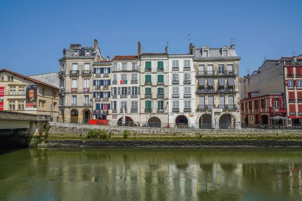 Met Bayonne Historische Stad Frankrijk Met Gebouwen Nive — Stockfoto