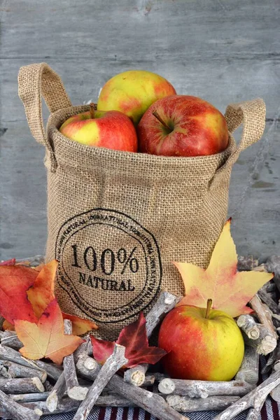 Vertical Closeup Shot Apples Burlap Sack Twigs Leaves Front Wooden — Stock Photo, Image
