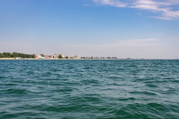 Una Vista Los Edificios Ciudad Cerca Playa Con Fondo Cielo — Foto de Stock