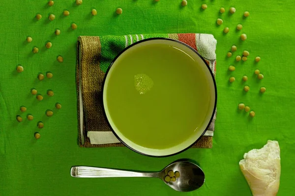 High Angle Shot Bowl Delicious Green Pea Soup Green Surface — Stock Photo, Image