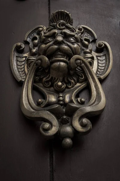 Antique Metal Knocker Gate Form Lion — Stock Photo, Image