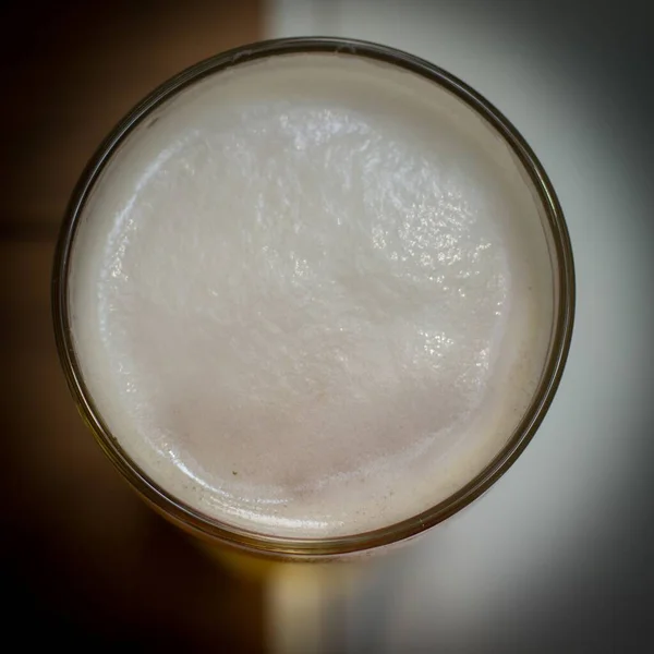 Uma Vista Superior Espuma Cerveja Copo — Fotografia de Stock