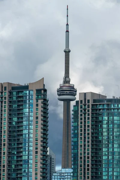 Vue Aérienne Verticale Tour Toronto Sous Ciel Nuageux — Photo