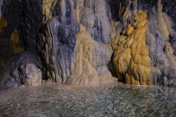 Скальные Образования Внутри Пещеры — стоковое фото