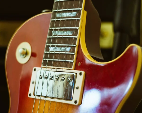 Closeup Shot Electric Guitar Blurred Background — Stock Photo, Image