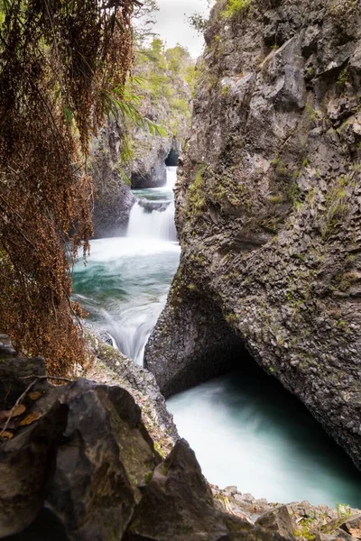 Una Cascata Nel Parco Nazionale Radal Siete Tazas Cile — Foto Stock