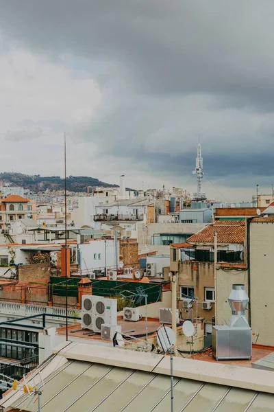 바르셀로나 스카이라인의 옥상을 둘러보면서 — 스톡 사진