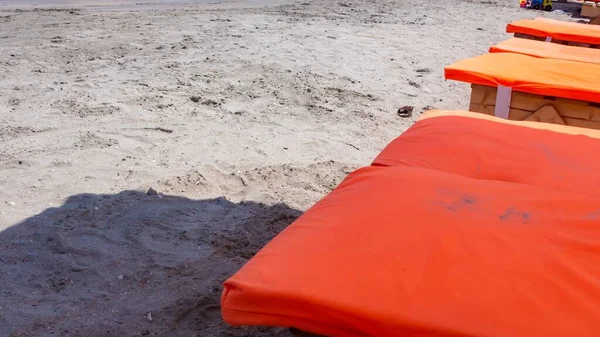 Talya Nın Rimini Sahilinde Portakal Rengi Bir Yatak — Stok fotoğraf