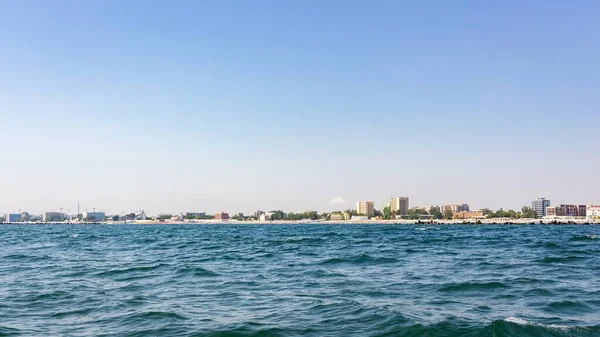 Blick Auf Gebäude Der Stadt Strandnähe Mit Blauem Himmel — Stockfoto