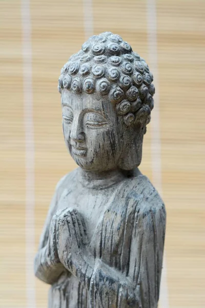 Close Vertical Uma Estátua Buda Concreto — Fotografia de Stock