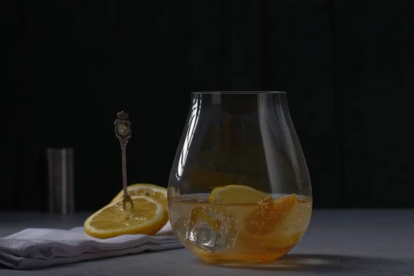 Jar Lemonade Lemon Slices Side Table Blurred Background — Stock Photo, Image